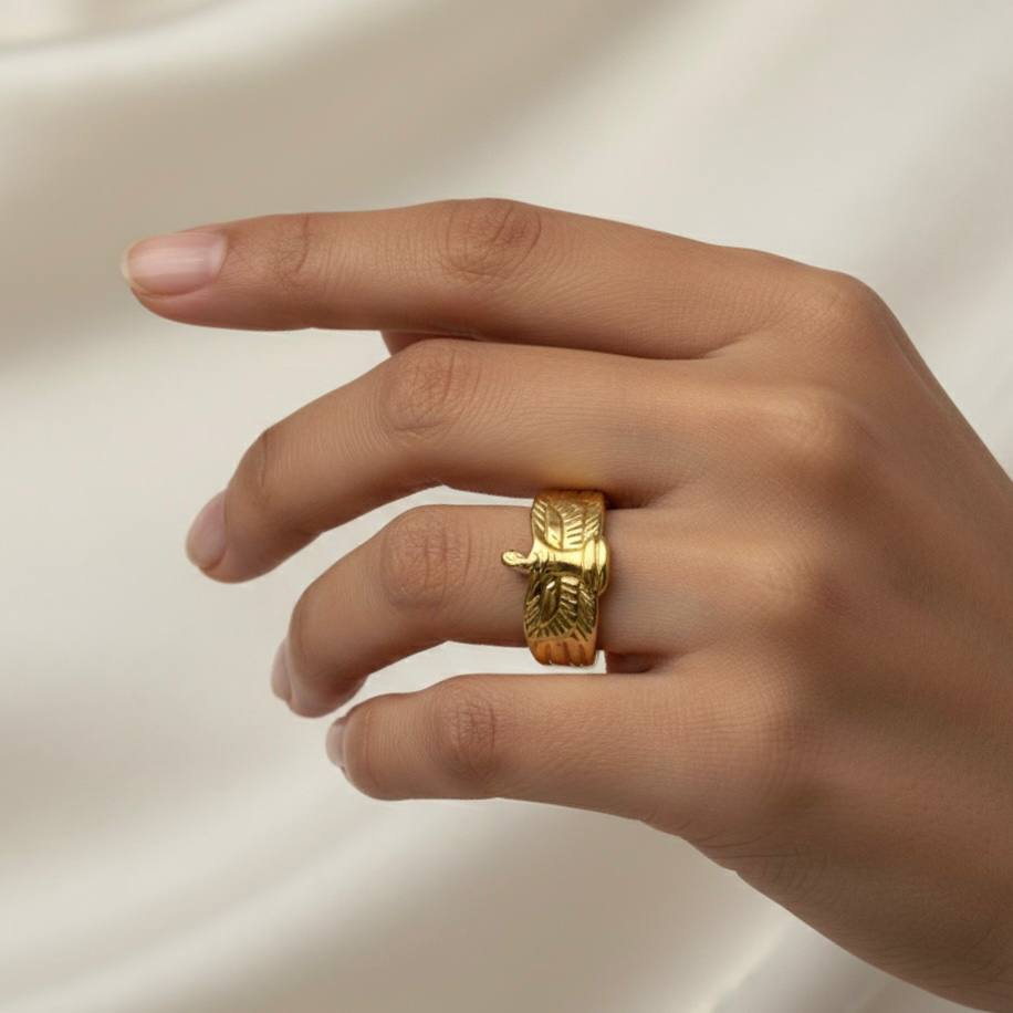 Winged majesty ring