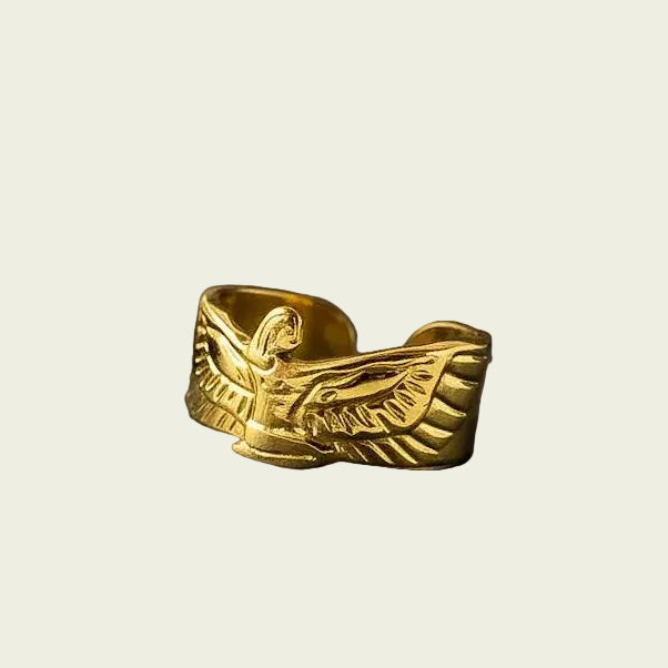 Winged majesty ring